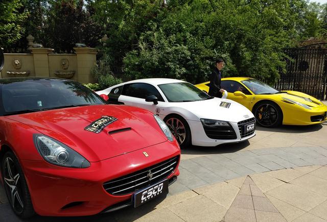 这摄像车就已经够霸气的了 ,再看下后面超跑车队