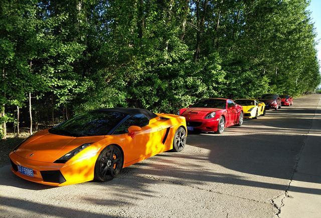 怀柔首富大婚数十辆超跑劳斯莱斯车队助阵