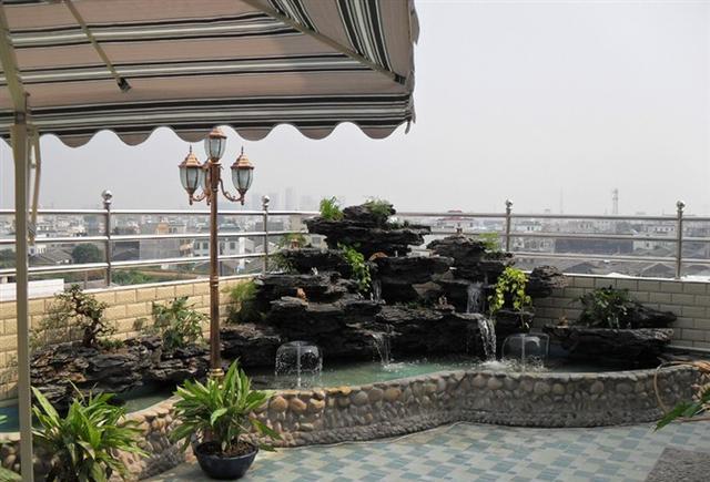 家里的阳台建个这样的假山鱼池,品味一下子就上去了