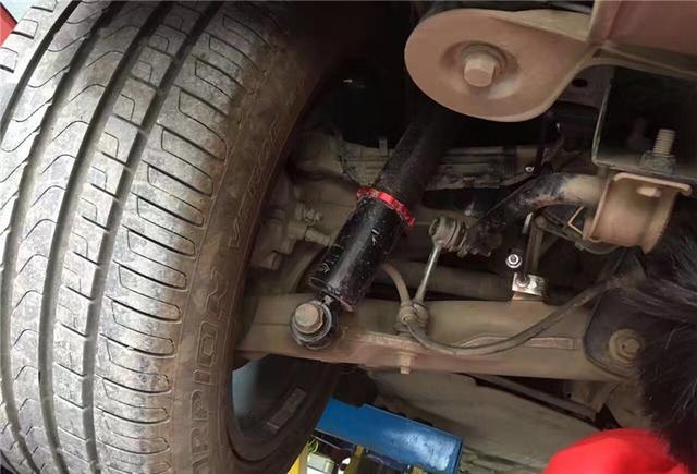 为什么人家的宝马x6底盘能升高能降低