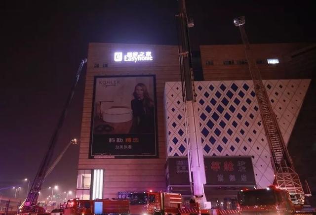 长春消防"救火英雄"凌晨出击,会展中心,赛德广场,高清大图!