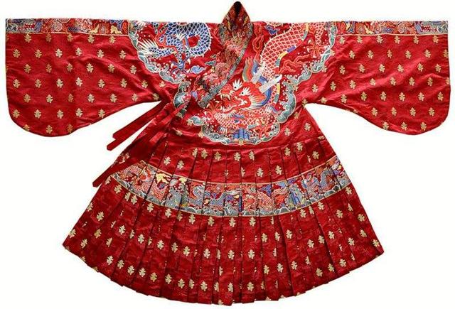 皇帝穿的龙袍为何都要绣9条龙古人的想象力真是让人佩服