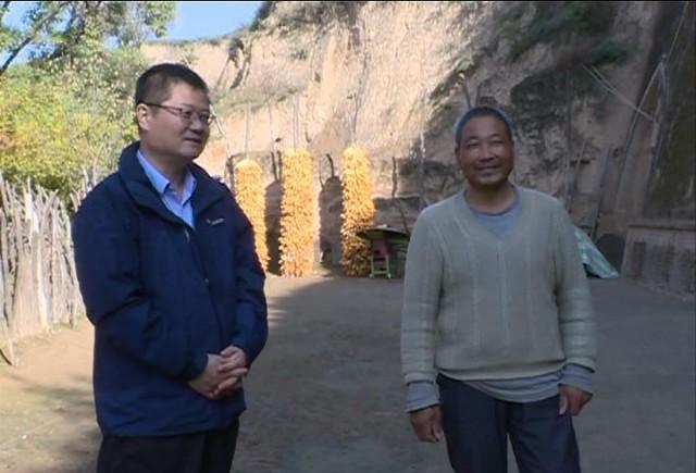 庆城县委书记葛宏重阳节前看望慰问高龄老人及贫困户