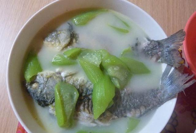 丝瓜鲫鱼汤