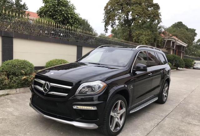 这车60多w拥有 2015款奔驰gl63 amg 黑色黑内