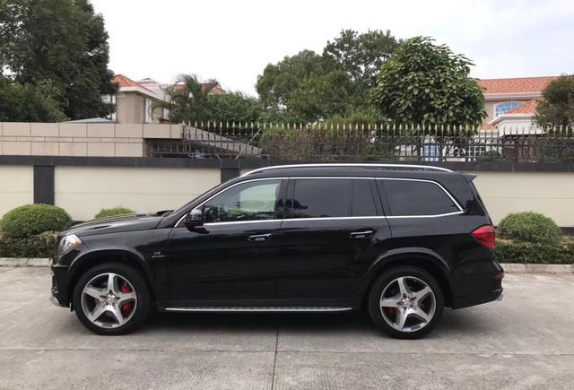这车60多w拥有 2015款奔驰gl63 amg 黑色黑内