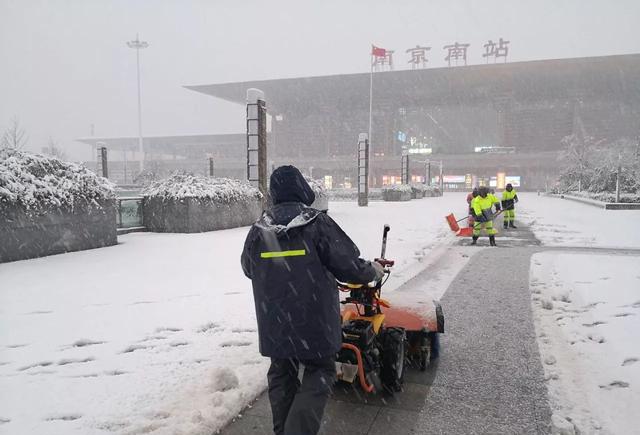 大雪中的南京,照片拍下惊人一幕!