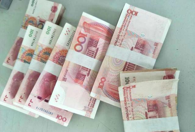 胶州老人借7万元现金不慎丢失 民警通过监控仅用5小时帮找回