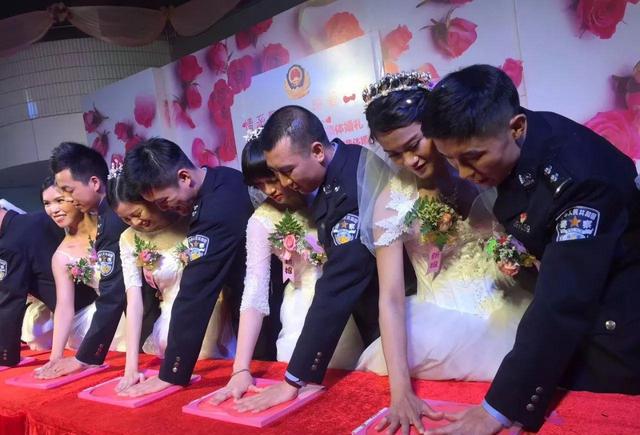 谢谢你,成为我的丈夫/妻子警察蜀黍们的笑容都要从眼睛里溢出来了小