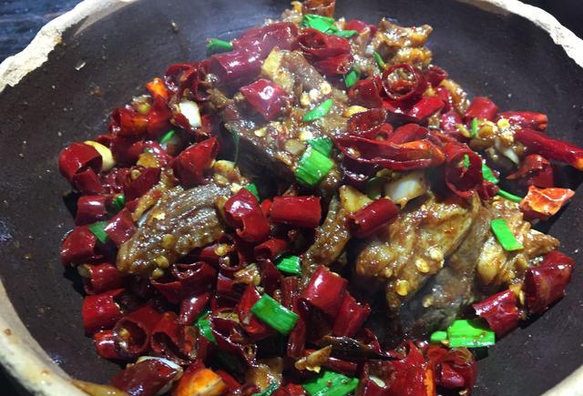 风皮牛肉马田土菜系列认真拍摄的记者