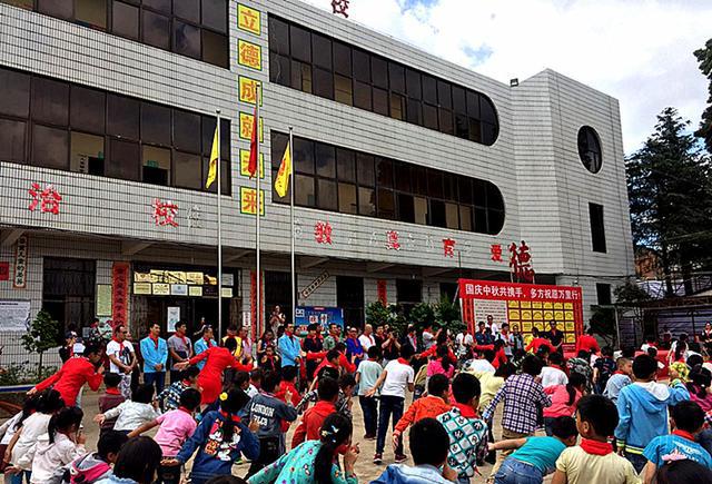 今年"双节" 昆明德馨学校贫困留守师生吃上生态肉