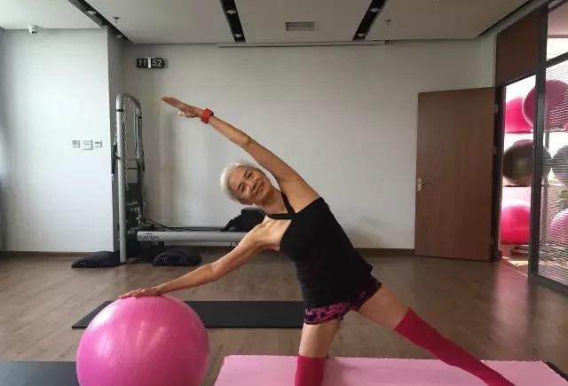 天津有位71岁的瑜伽奶奶