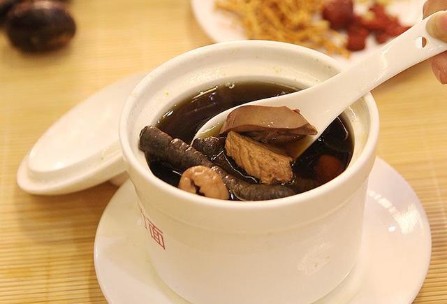 广州特产小吃:老火靓汤多种做法及介绍