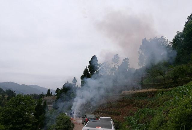 近距离观察一场贵州农村白事