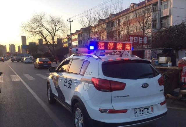 静海交警"违停"抓拍车上岗 别再乱停车了!