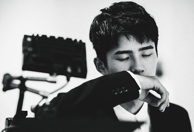 陈思诚唯一签约艺人,靠双腿又登上了热搜榜,集万千宠爱于一身