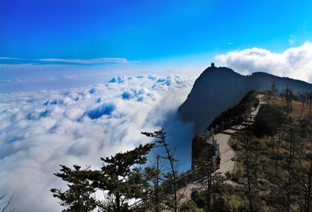 四川省 1个副省级市、17个地级市、3个自治州