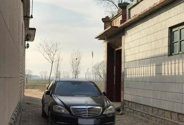 过年回家看到村里这些豪车,总算知道奔驰为啥卖的这么火了-新浪汽车