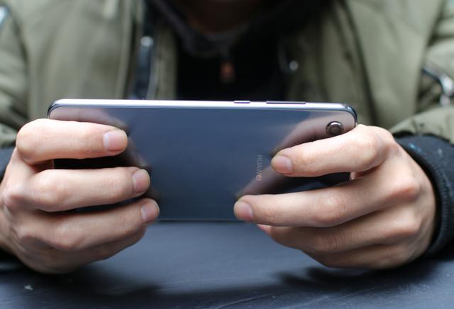 网易《终结者2》隐藏游戏攻略华为nova2s成吃