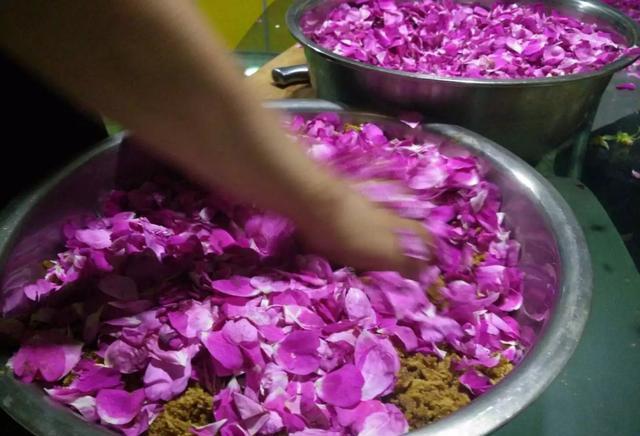 炮兵自制玫瑰酱我们不先进我们坚持只用传统工艺制造农家玫瑰酱