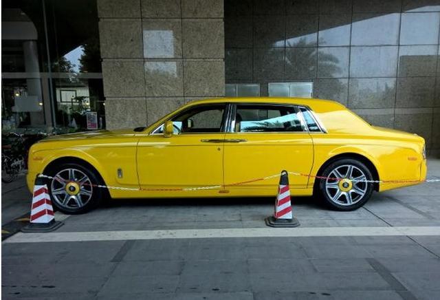 高档酒店的贵宾接待车,居然采用这个颜色,路上常被认为是出租车