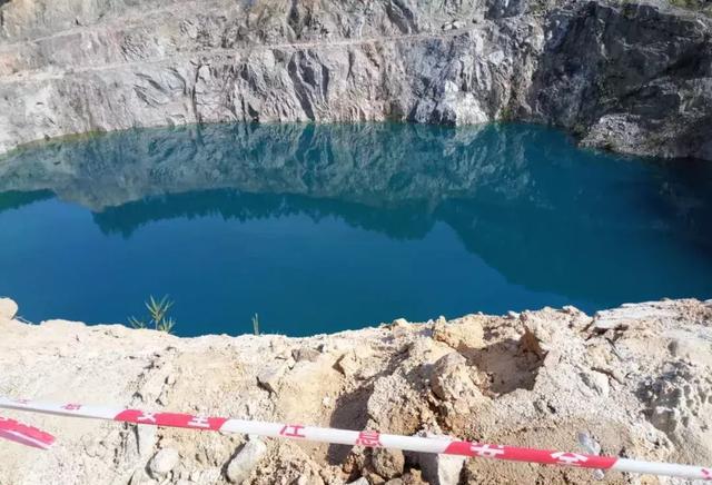 清远一男子驾车坠入百米大深坑,3天过去了,司机生死未卜