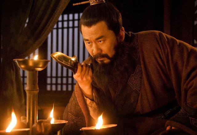在煮酒论英雄中刘备真的是曹操所说的那种英雄吗