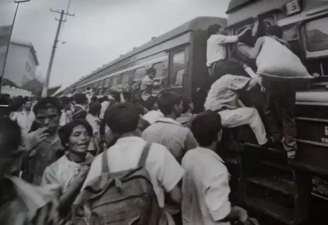 中國人的春運裡,離不開一張紙火車票的時代記憶