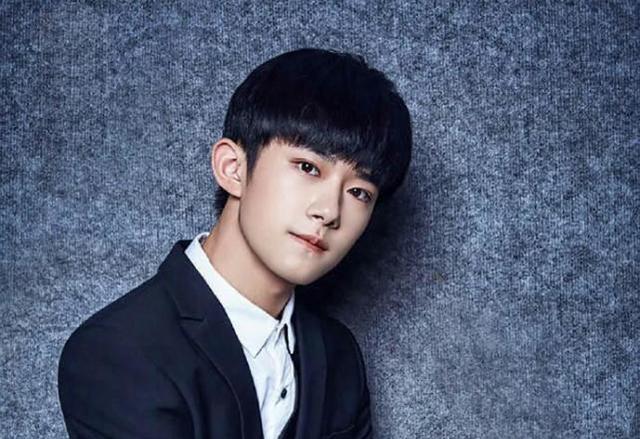 易烊千玺开车# 老司机易烊千玺开车啦 污到. 来自妞妞-毛毛虫 - 尾