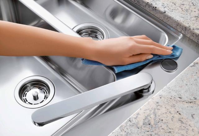 生活百科:厨房清洁有技巧,不锈钢灶具清洁不能用钢丝球!