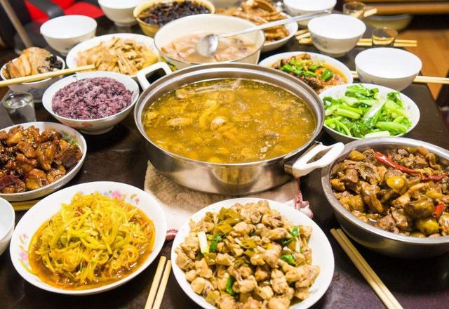 我妈让我回家吃年夜饭,饭桌上嫂子说一话,我直接拎包走人!