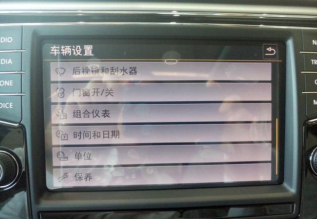 途昂和霸道2700两款车性价比怎么样？到店实拍评测告诉你怎么选