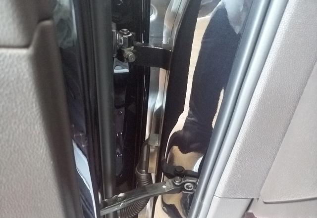途昂和霸道2700两款车性价比怎么样？到店实拍评测告诉你怎么选