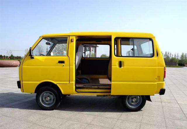 看见这辆黄大发以为自己站在2002年的天津街头