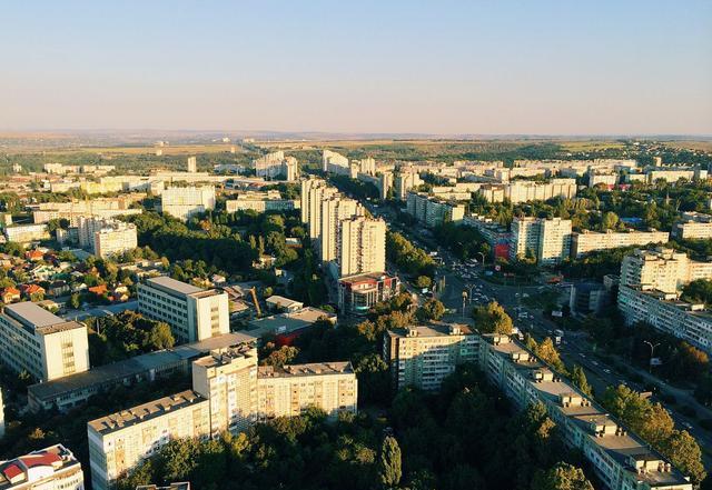 由于国内经济持续低迷,导致摩尔多瓦成为一个劳务净出口国家.