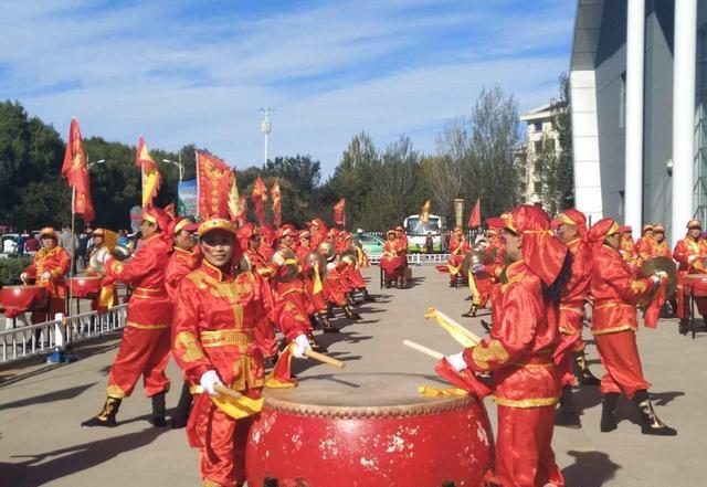 威風鑼鼓書豪情 五花山色醉山城 慶祝首屆觀五花暨山貨節圓滿成功