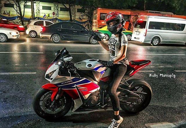 泰国女孩与本田cbr的机车恋情