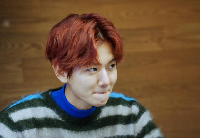 边伯贤抿嘴笑合集