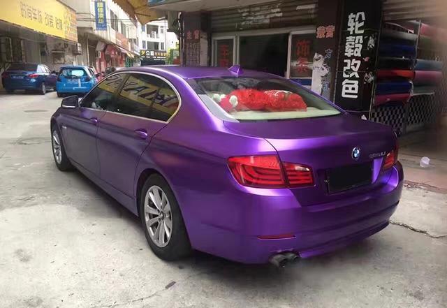宝马525汽车车身改色电光紫贴膜效果图 唯美的紫色