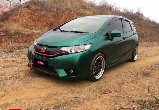 本田飞度电光祖母绿车身改色贴膜