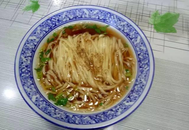 大家好,给大家介绍一下,这是我们淮安阳春面