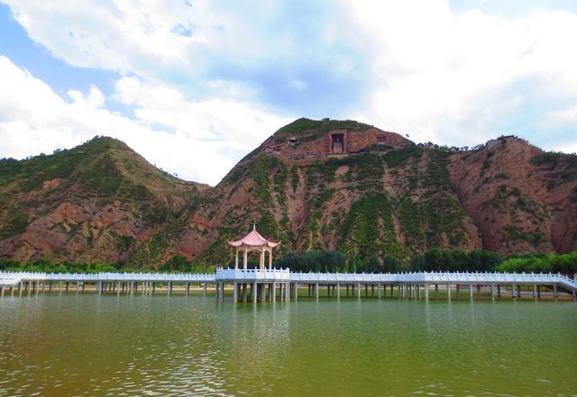 创始人马明心,又叫新教)第二代教主穆宪章(平凉著名的穆大阿訇)之堂孙