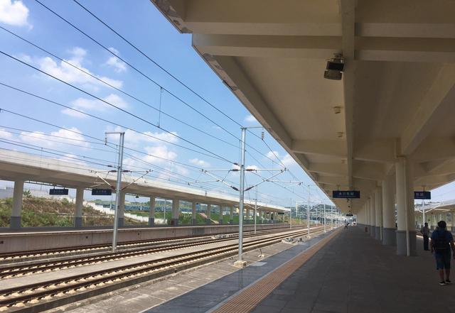 永川东站成渝高铁最大的站点之一20多分钟即到重庆主城区