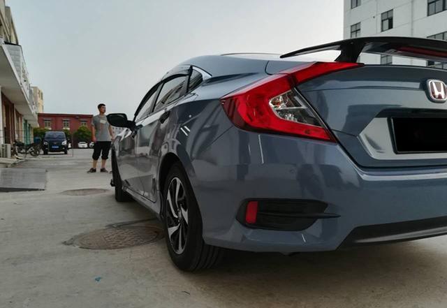 本田思域汽车改色亮水泥灰车身贴膜效果图