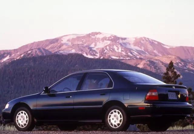 一代经典本田雅阁从第一代到第十代你最爱的是哪款