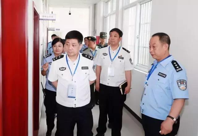 柏启传同志看望慰问一线监管民警