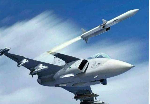 飞机被导弹锁定之后还能逃脱吗?直到今天才知道,不要再被骗了!