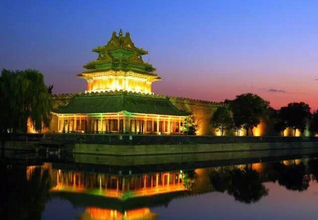 去看看夜晚的故宫角楼和筒子河