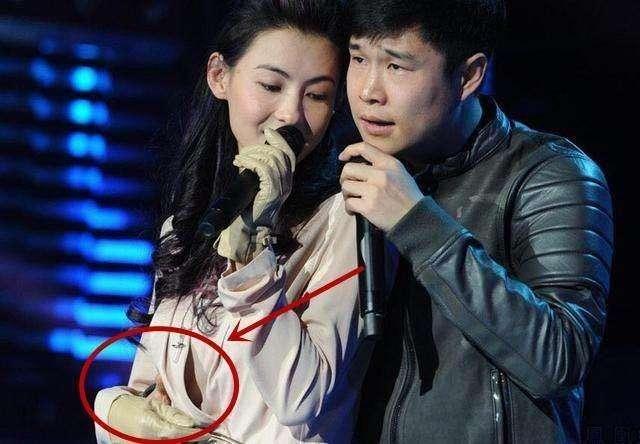 小沈阳直接搂住张柏芝, 网友: 手放开让我来