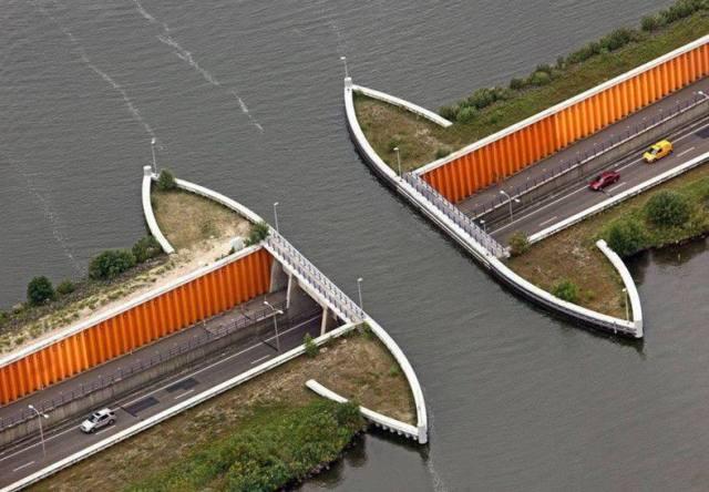 全球最"怪"的五座桥:车在水下行,人在桥上蹦|马格德堡|荷兰|摩西_新浪